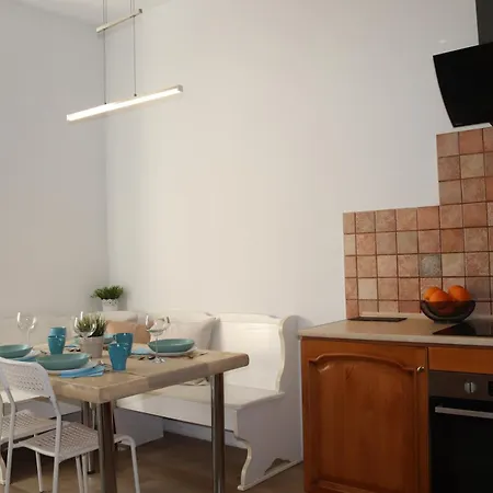 Citystay Retro 5 Min Plaza! *