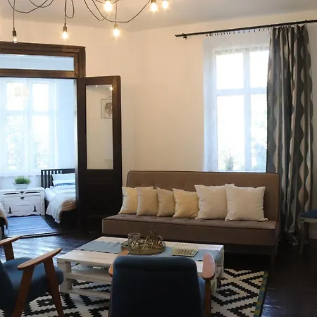 Citystay Retro 5 Min Plaza! Pansiyon