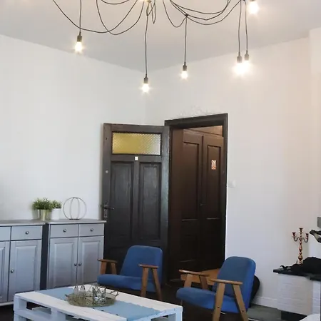 Citystay Retro 5 Min Plaza!