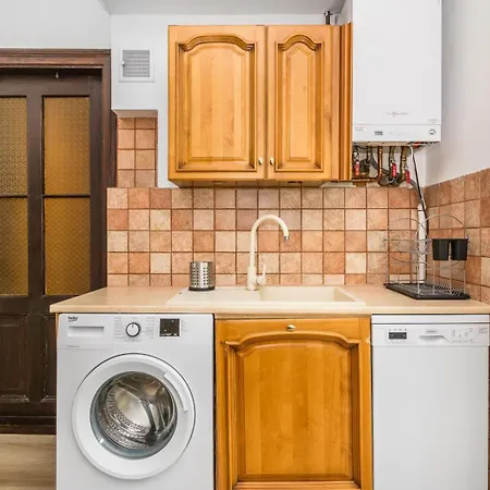 בית אירוח Citystay Retro 5 Min Plaza!