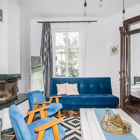 Citystay Retro 5 Min Plaza!