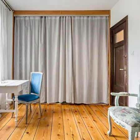 Citystay Retro 5 Min Plaza! *